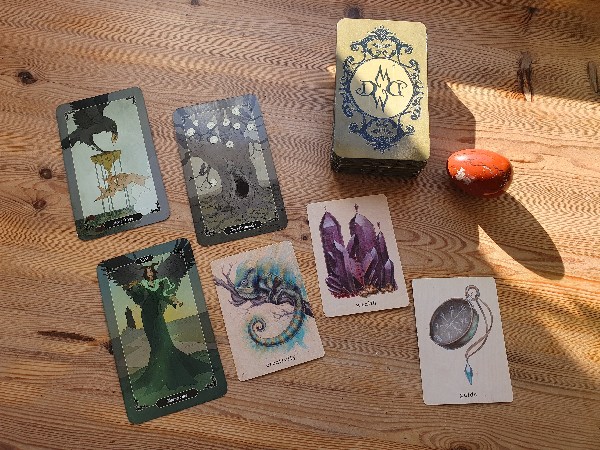 Vous vous sentez confus, vous vous <br />
interrogez sur une relation ou <br />
une direction, vous avez<br />
besoin d�&eacute;clairage pour prendre<br />
une d&eacute;cision importante&nbsp;?  <br />
<br />
Avec une exp&eacute;rience personnelle de <br />
pr&egrave;s de 25 ans, Vanessa Vaia propose <br />
des tirages pr&eacute;cis pour vous &eacute;clairer<br />
sur votre situation et vos options. 